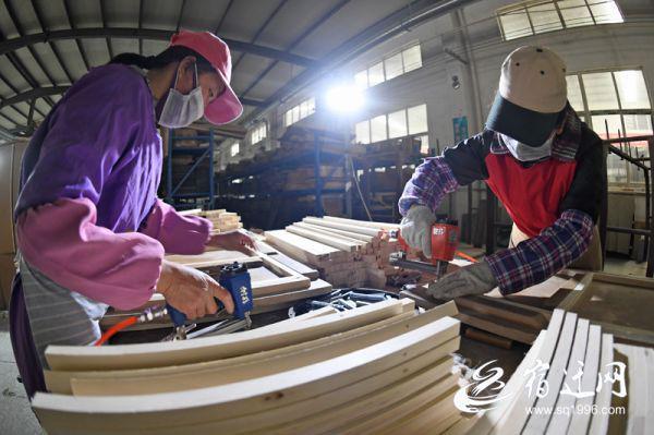 该公司主要从事木制品,工艺品的生产和销售,产品主要出口欧美,日韩等